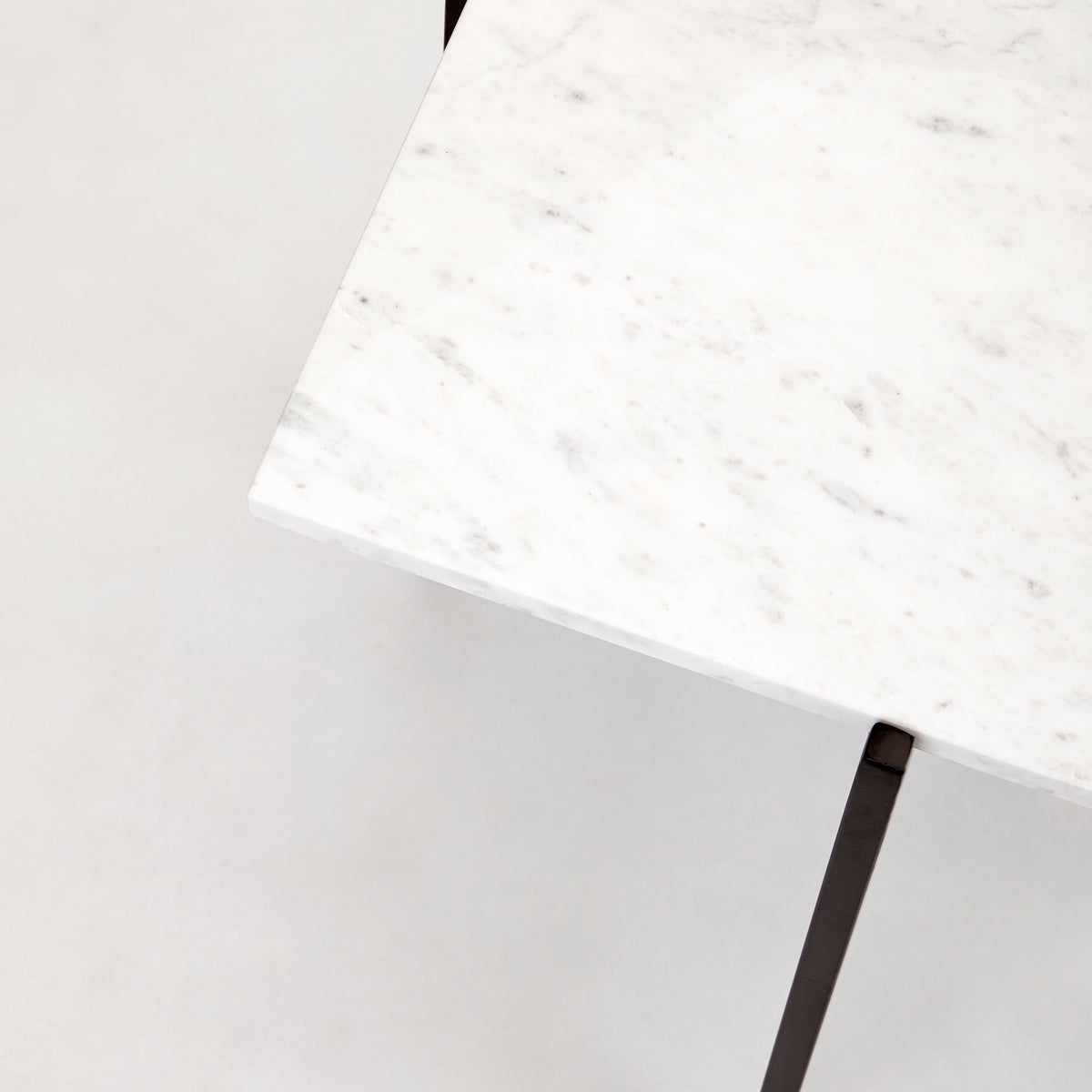 Ida Black Metal End Table - Furniture Depot