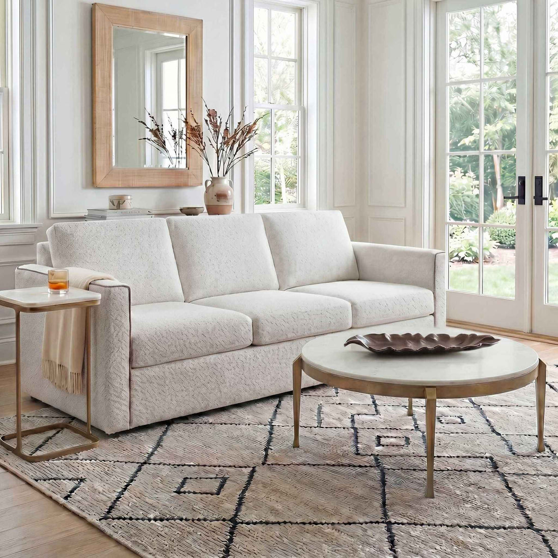 Tylan - Round Marble Coffee Table - Brass / White