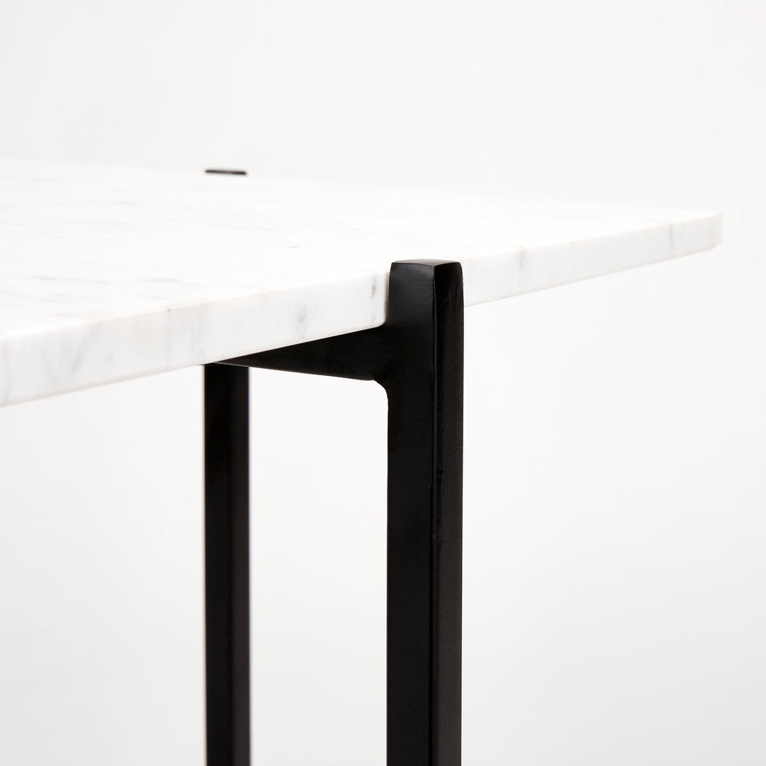 Ida Black Metal End Table - Furniture Depot