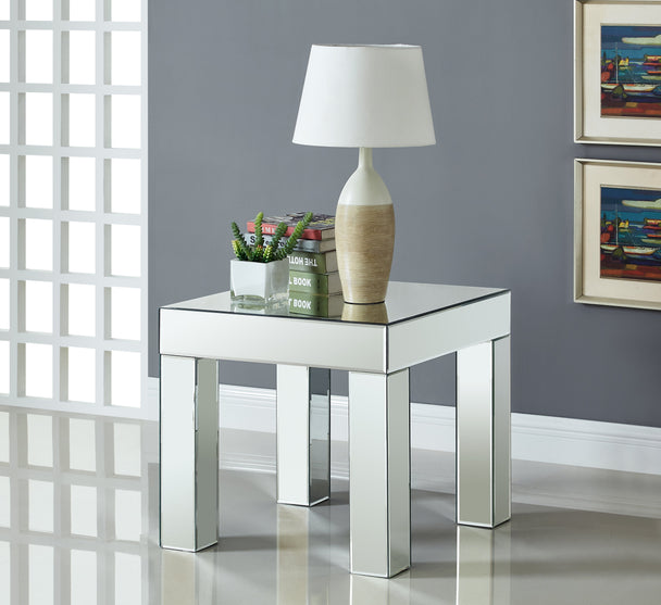 Lainy Mirrored End Table - Furniture Depot