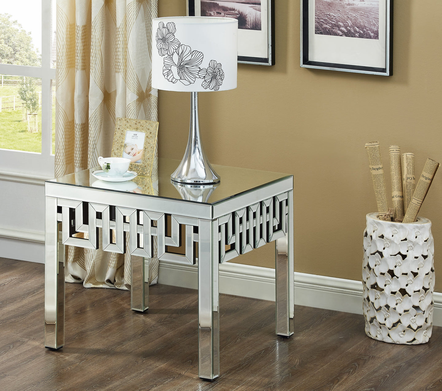 Aria Mirrored End Table - Furniture Depot