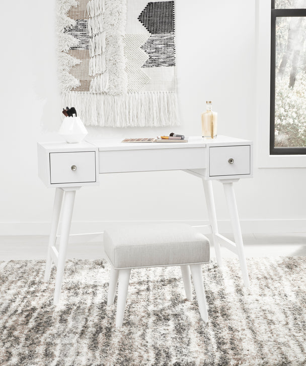 Thadamere Vanity with Stool - White - Furniture Depot