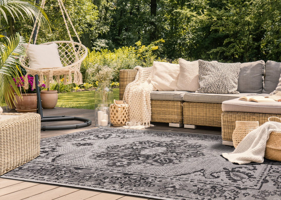 Canopy Grey Black Traditional Rug - Furniture Depot