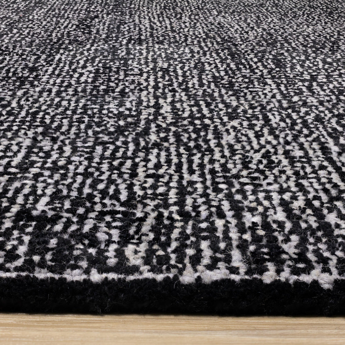 Dawson Black Grey Handtufted Rug - Furniture Depot