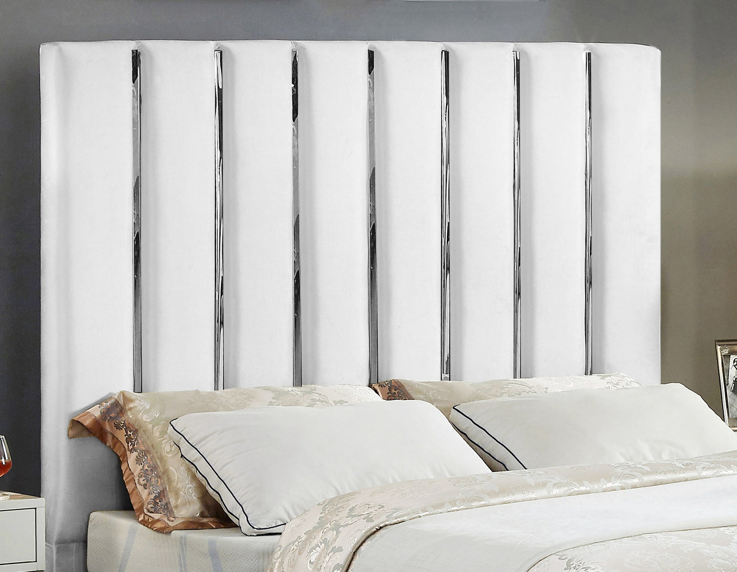 Enzo Velvet Bed - Furniture Depot