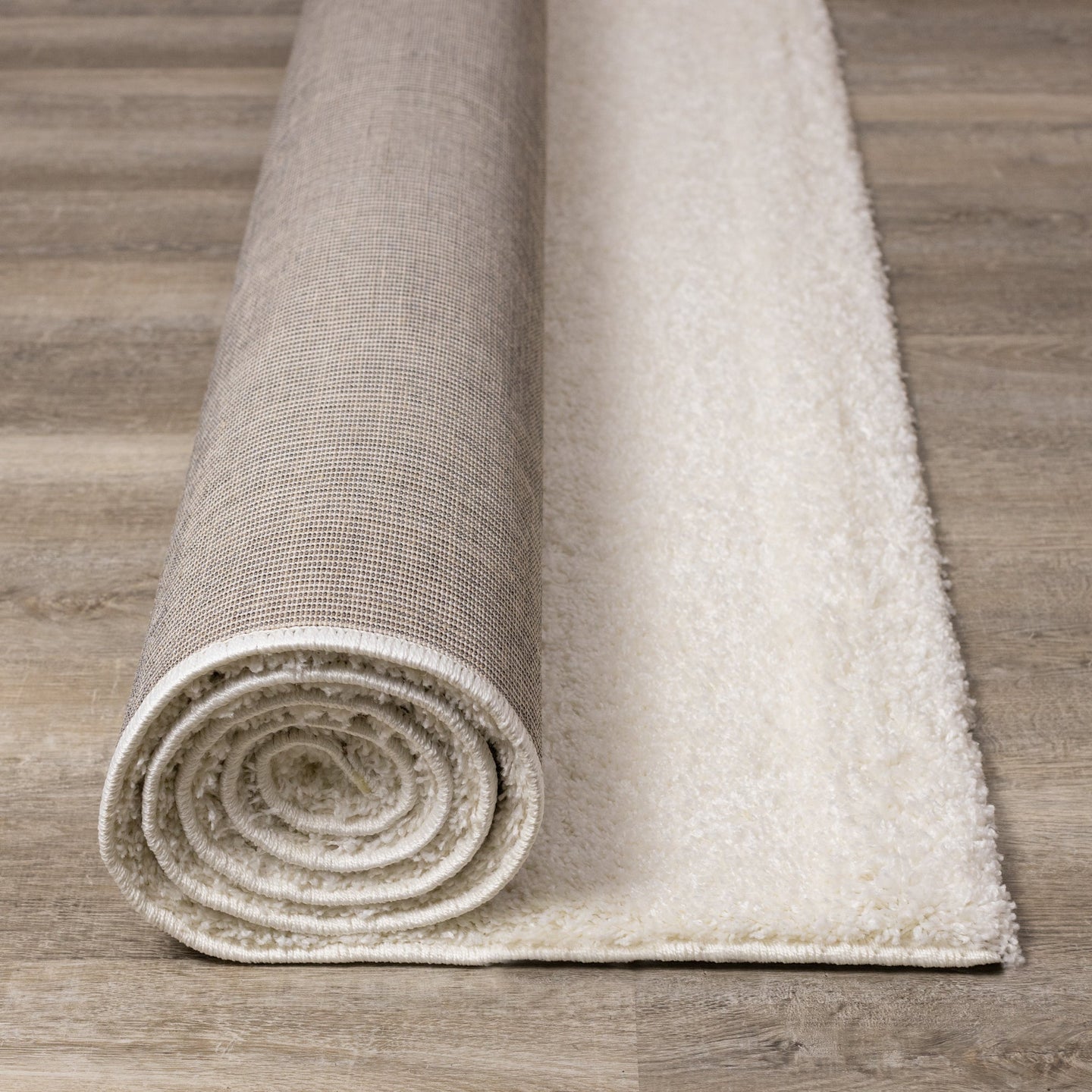 Fergus White Shag Rug - Furniture Depot