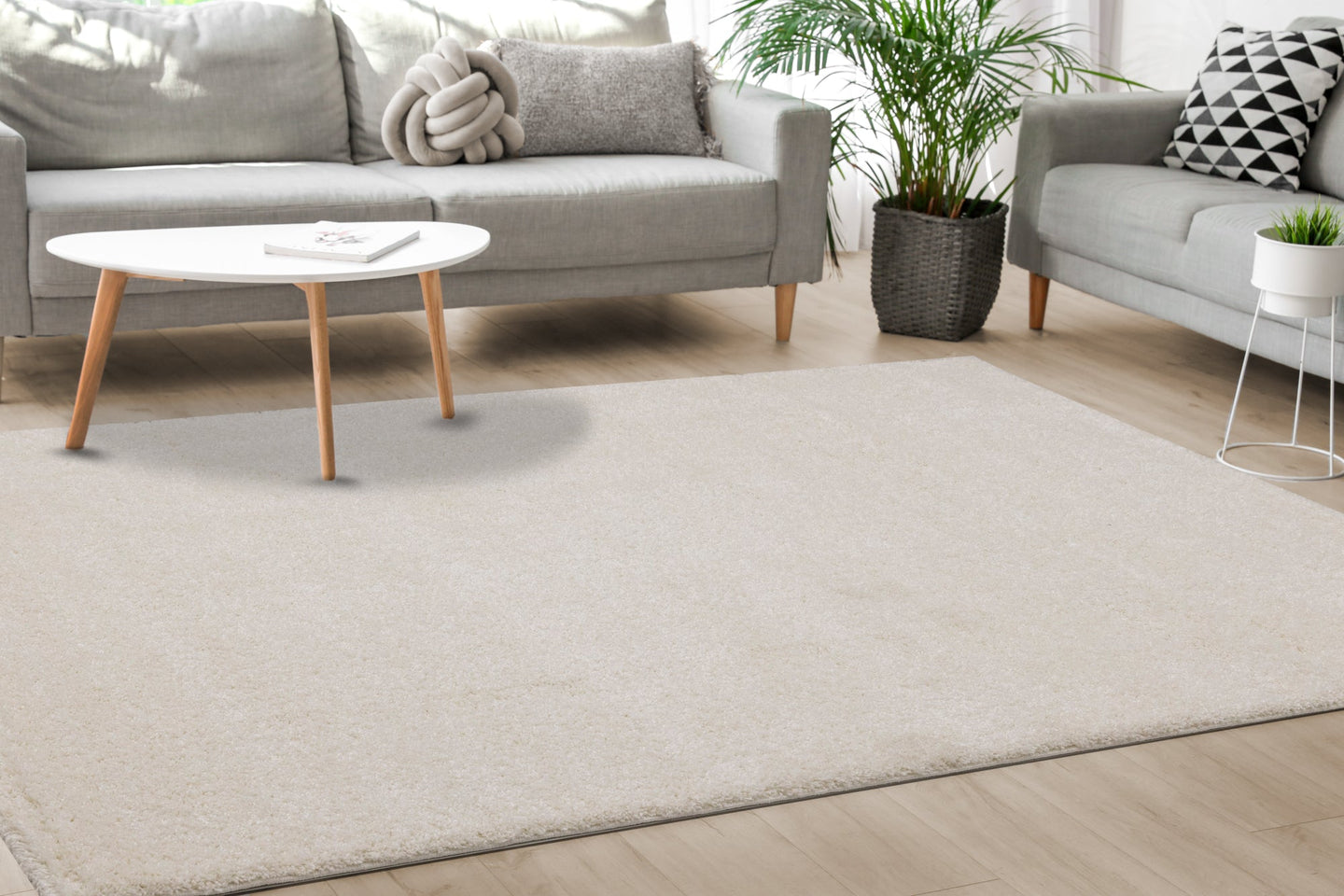 Fergus White Shag Rug - Furniture Depot