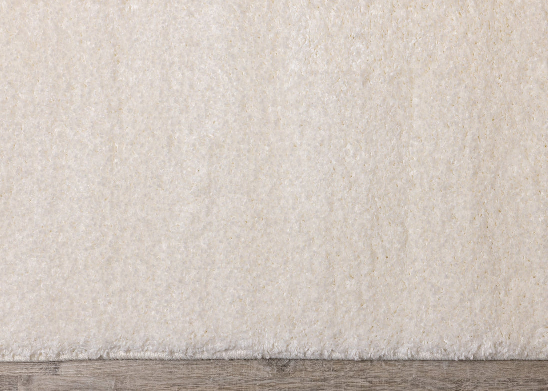 Fergus White Shag Rug - Furniture Depot