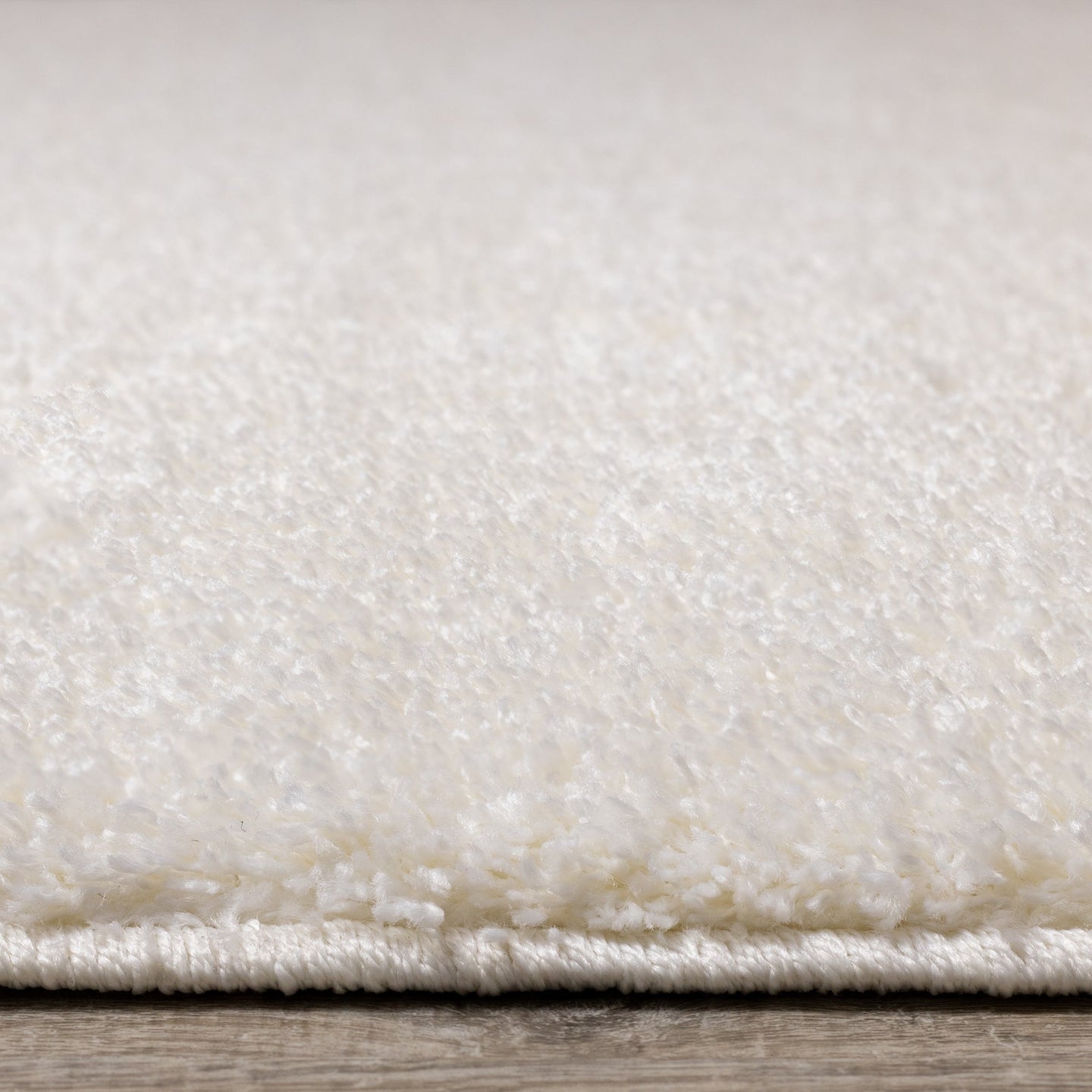 Fergus White Shag Rug - Furniture Depot