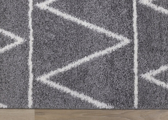 Fergus Grey White Mountain Rows Shag Rug - Furniture Depot