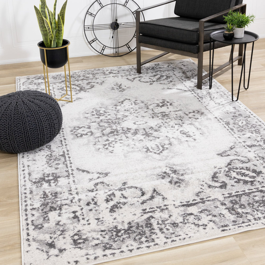 Focus Grey Distressed Traditional Rug - Furniture Depot