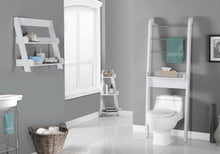 Load image into Gallery viewer, I 3439 Bathroom Accent - 24&quot;H / White Wall Mount Shelf - Furniture Depot