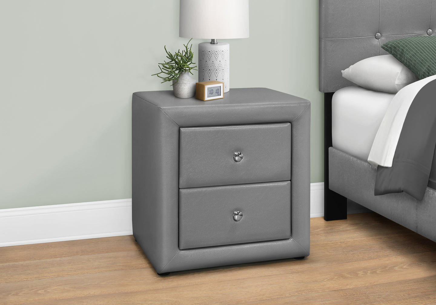 I 5602 Bedroom Accent - 21"H / Grey Leather-Look Night Stand - Furniture Depot (7881124708600)