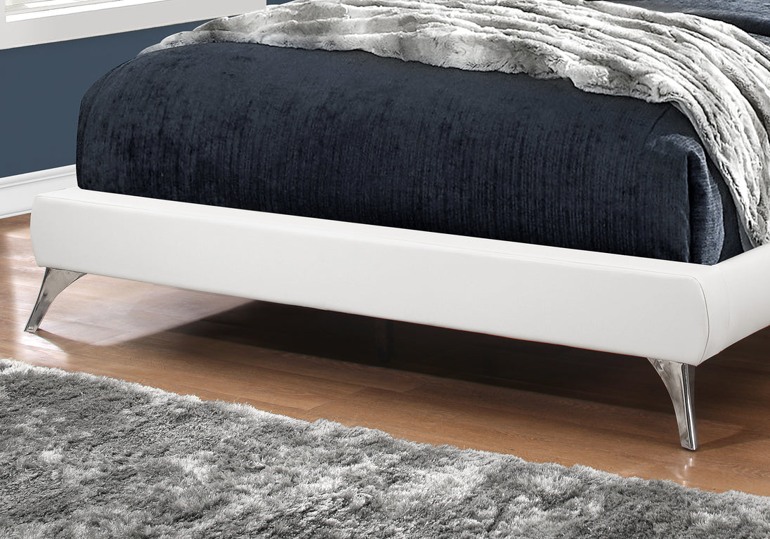 I 5953Q Bed - Queen Size / White Leather-Look With Chrome Legs - Furniture Depot (7881125658872)