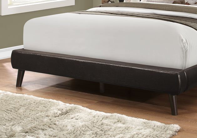I 5982Q Bed - Queen Size / Brown Leather-Look With Wood Legs - Furniture Depot