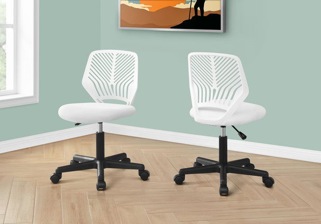 I 7338 Office Chair - White Juvenile / Black Base On Castors - Furniture Depot