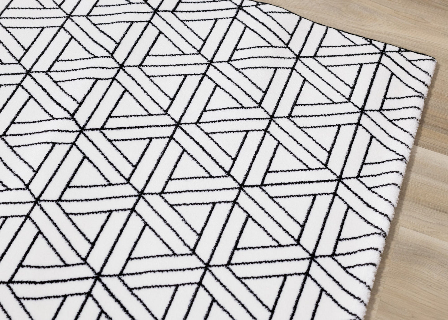 Ice White Black Interlock Rug - Furniture Depot