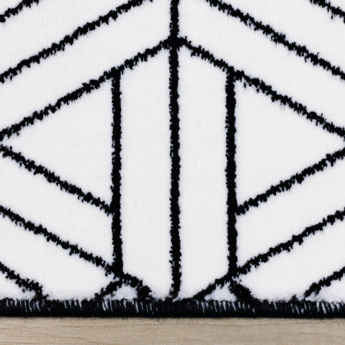 Ice White Black Interlock Rug - Furniture Depot