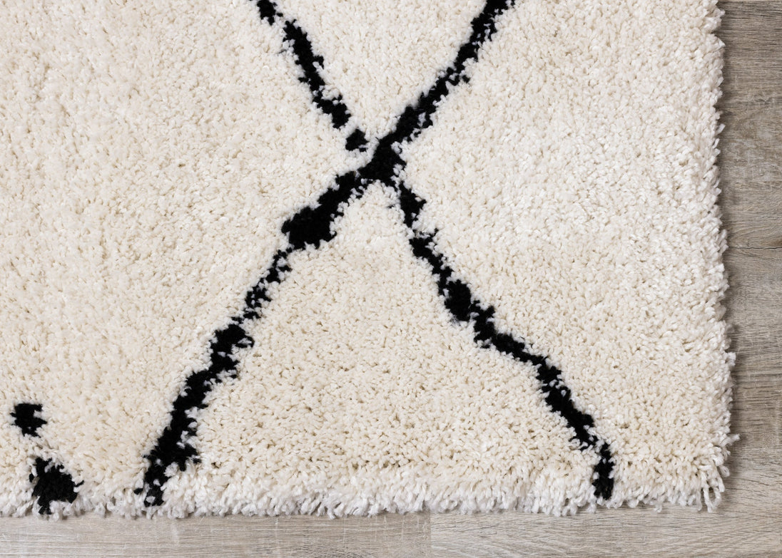 Maroq White Black Diamonds Soft Touch Rug - Furniture Depot