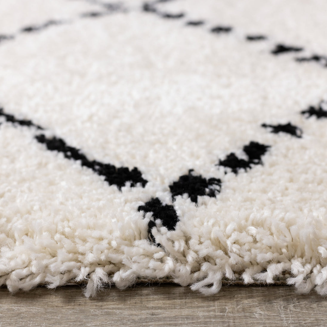 Maroq White Black Diamonds Soft Touch Rug - Furniture Depot