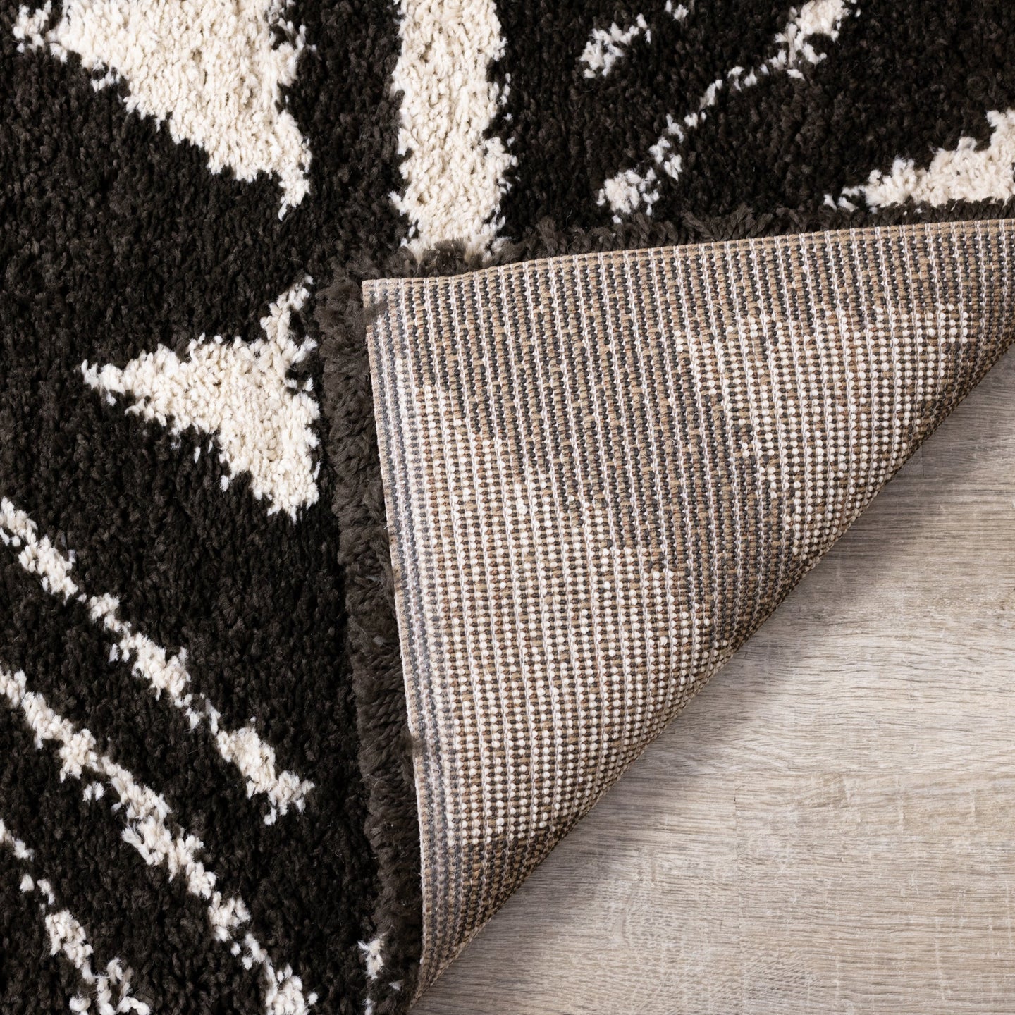 Maroq Black Cream Banded Peaks Rug - Furniture Depot