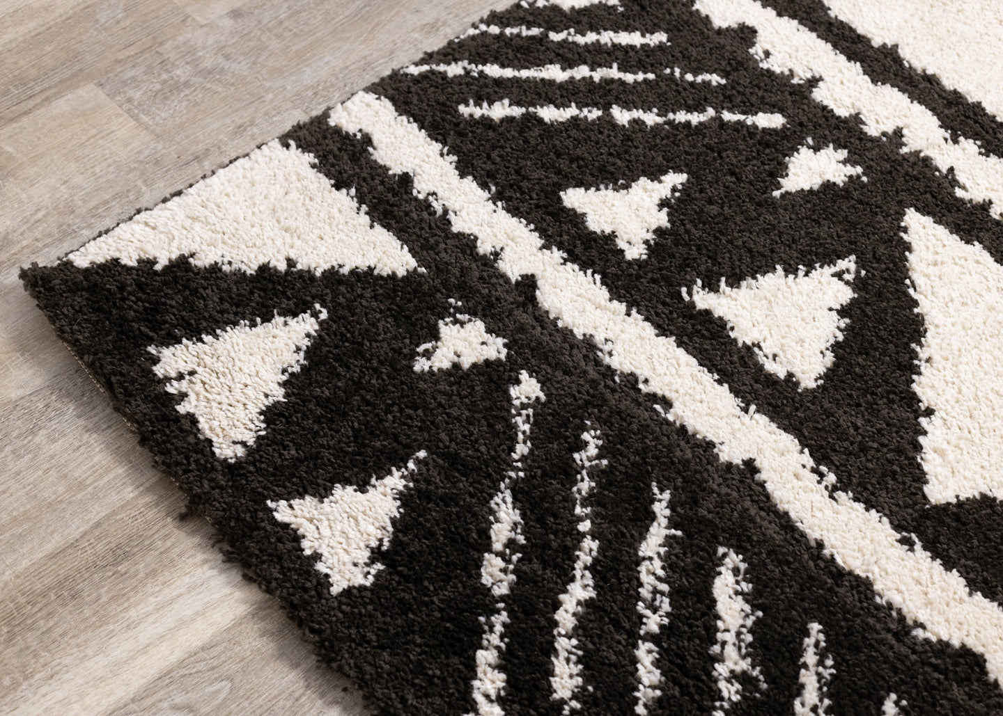 Maroq Black Cream Banded Peaks Rug - Furniture Depot