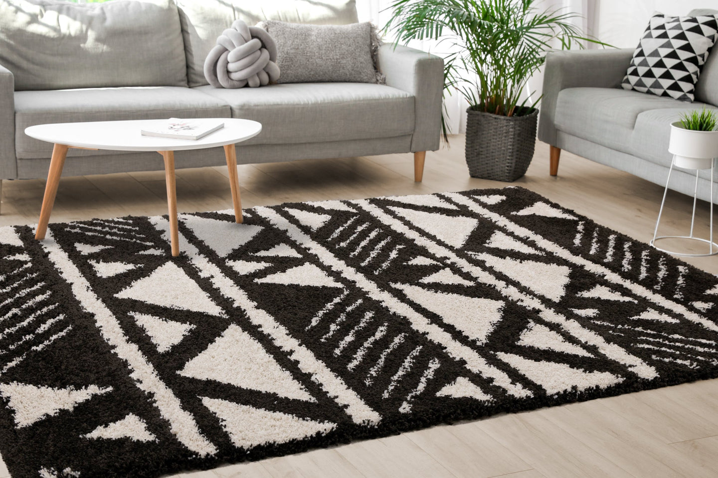 Maroq Black Cream Banded Peaks Rug - Furniture Depot