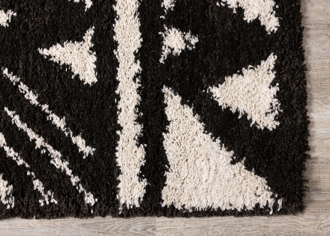 Maroq Black Cream Banded Peaks Rug - Furniture Depot