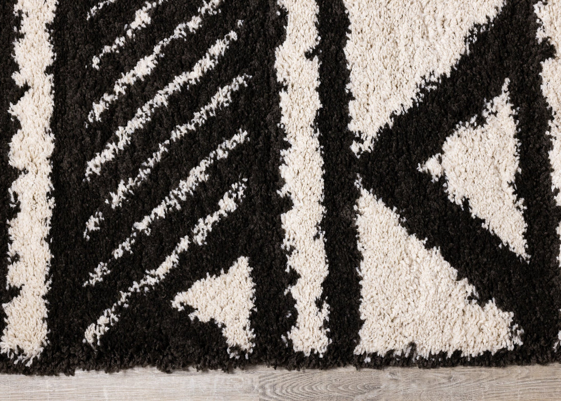 Maroq Black Cream Banded Peaks Rug - Furniture Depot