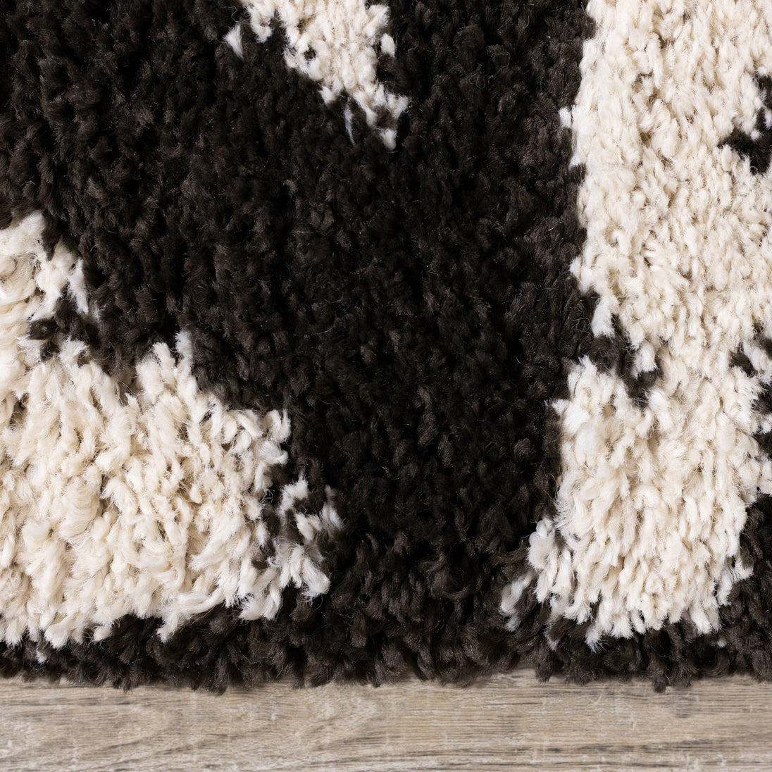 Maroq Black Cream Banded Peaks Rug - Furniture Depot