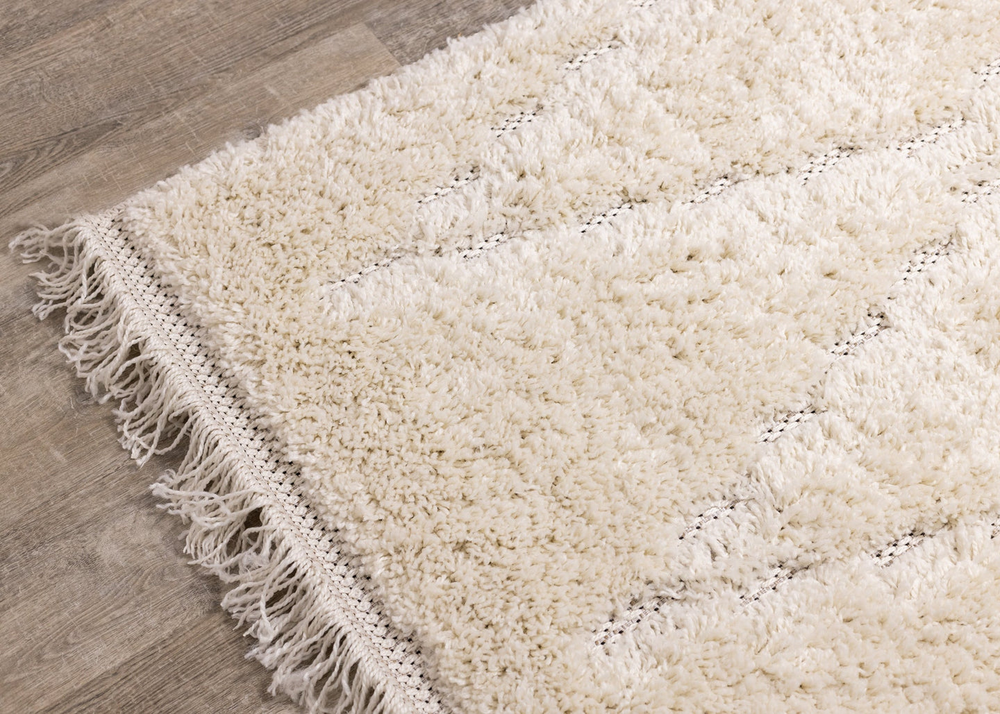 Novato Cream Diamond Shag Rug - Furniture Depot