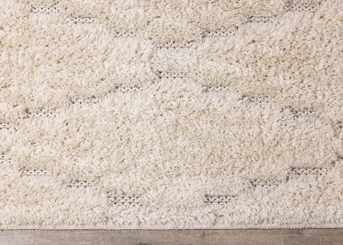 Novato Cream Diamond Shag Rug - Furniture Depot