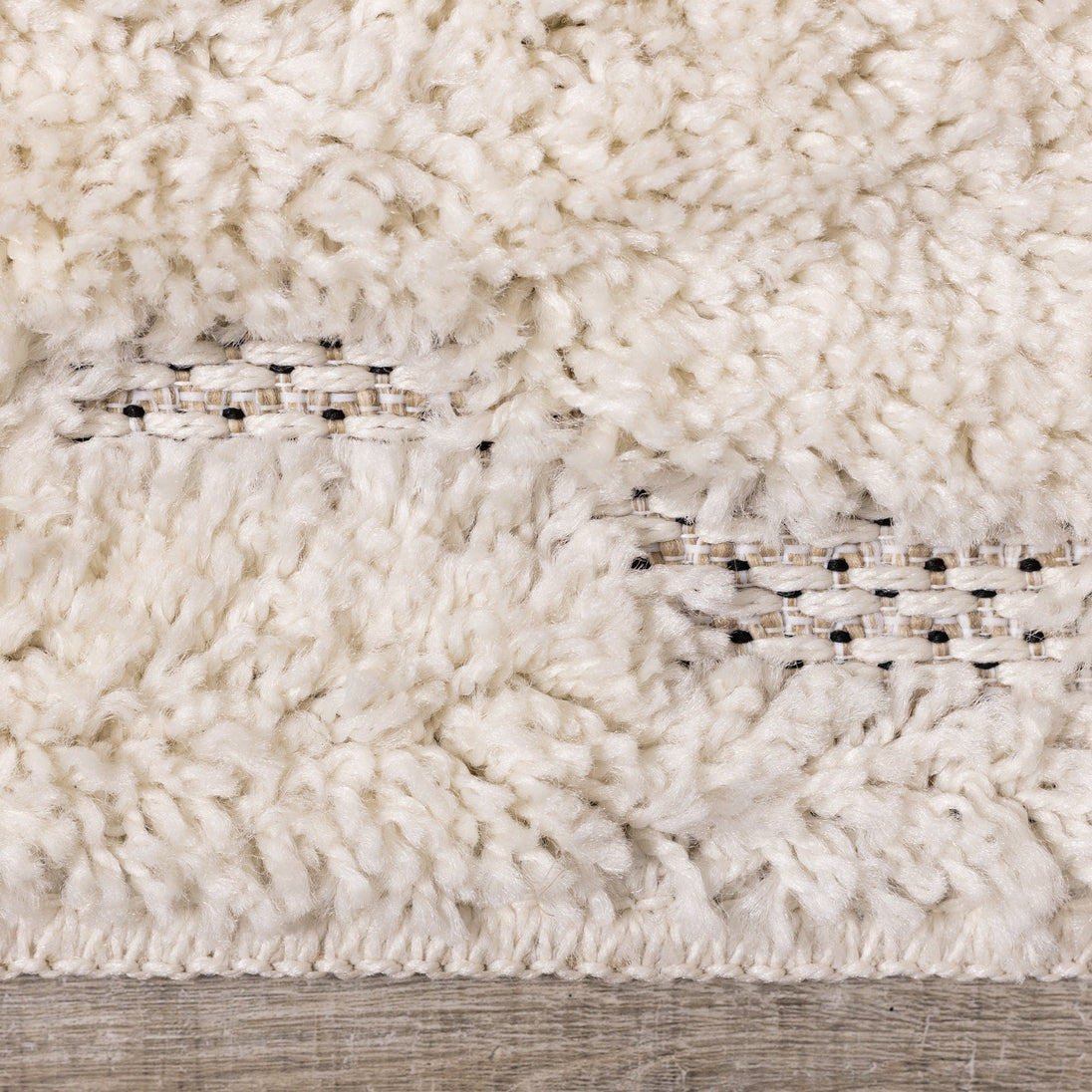 Novato Cream Diamond Shag Rug - Furniture Depot