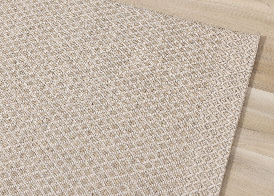 Peak Beige Small Crosshatch Geometric Rug - Furniture Depot