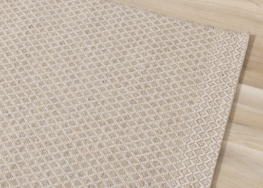 Peak Beige Small Crosshatch Geometric Rug - Furniture Depot