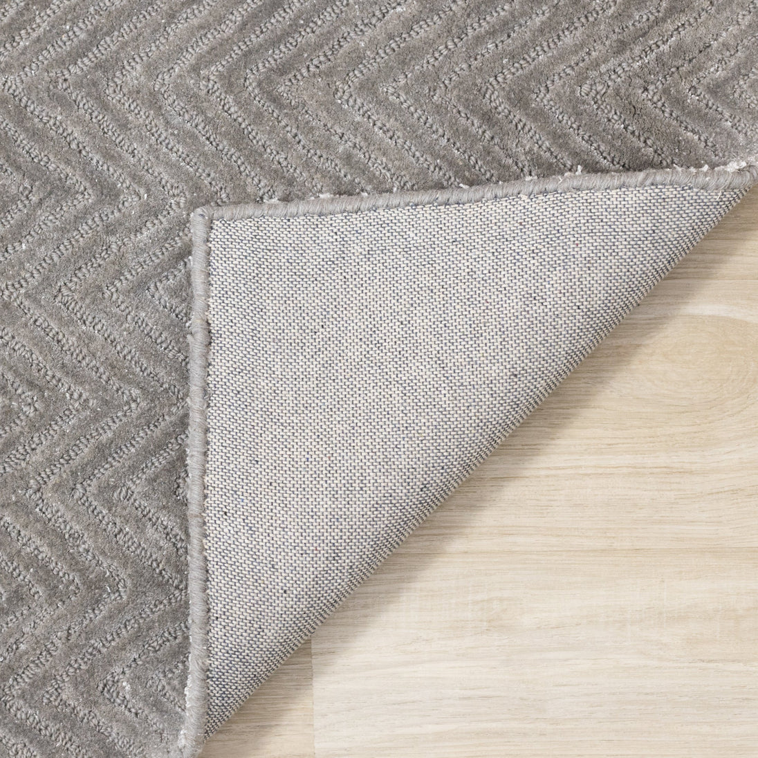 Royal Grey Handtufted Chevron Rug - Furniture Depot