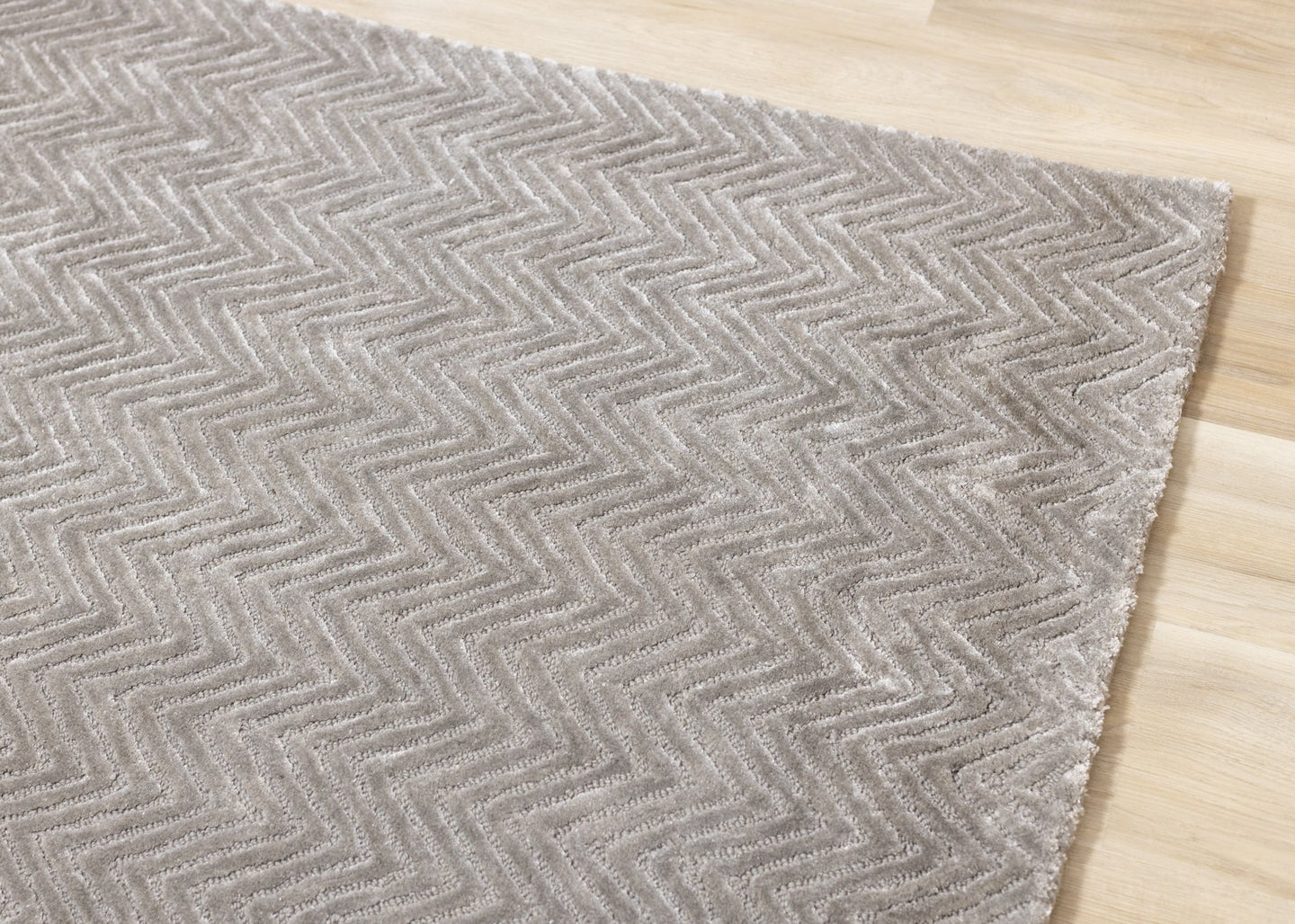 Royal Grey Handtufted Chevron Rug - Furniture Depot