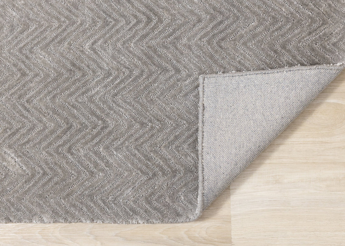 Royal Grey Handtufted Chevron Rug - Furniture Depot