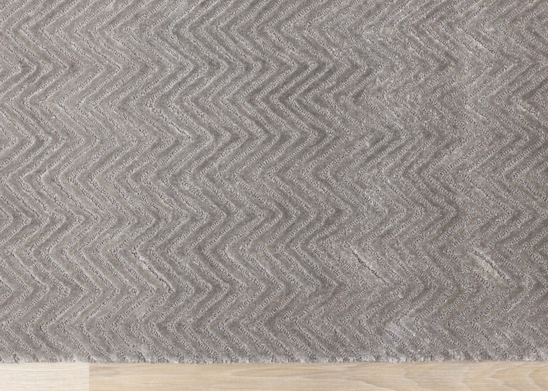 Royal Grey Handtufted Chevron Rug - Furniture Depot