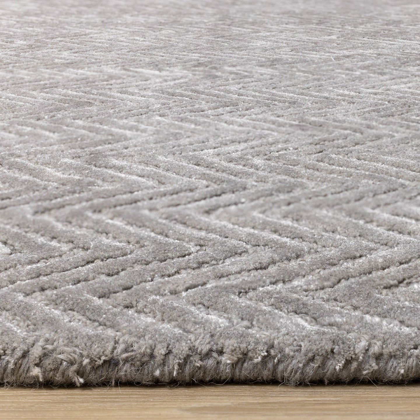 Royal Grey Handtufted Chevron Rug - Furniture Depot