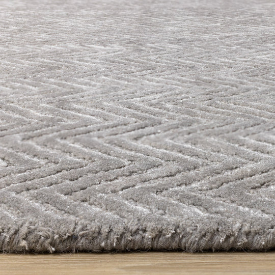 Royal Grey Handtufted Chevron Rug - Furniture Depot