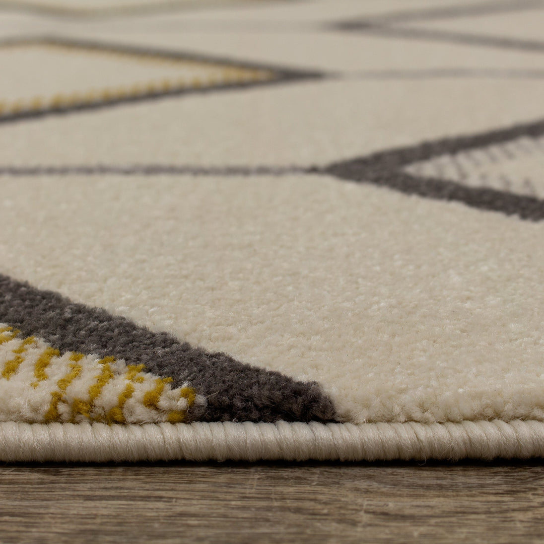 Safi Cream Black Diamonds on the Line Rug - Furniture Depot