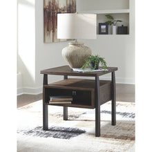 Load image into Gallery viewer, Vailbry End Table - Brown - Furniture Depot (1645176815669)